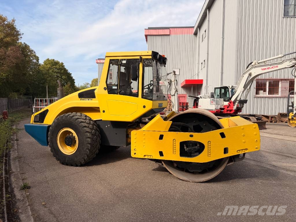 Bomag BW 216 D-4 مداحل أحادية الأسطوانة