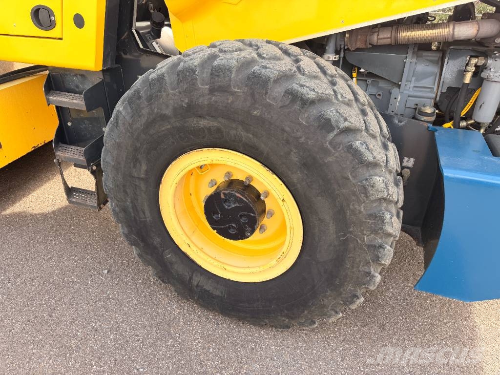 Bomag BW 216 D-4 مداحل أحادية الأسطوانة
