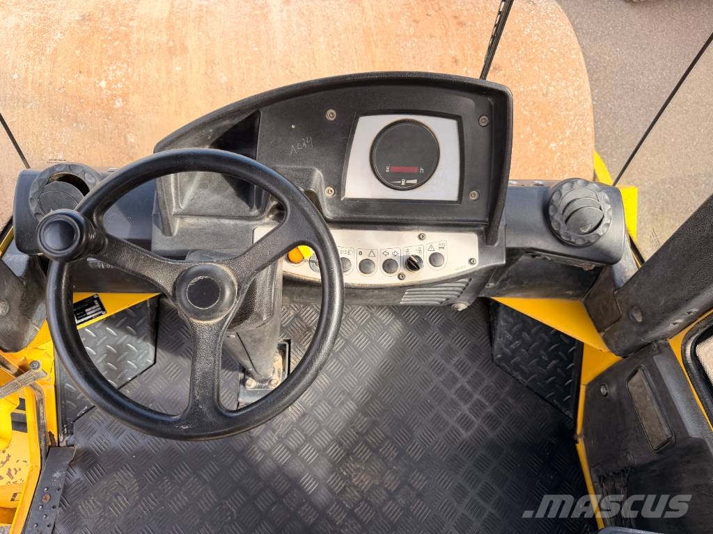 Bomag BW 216 D-4 مداحل أحادية الأسطوانة