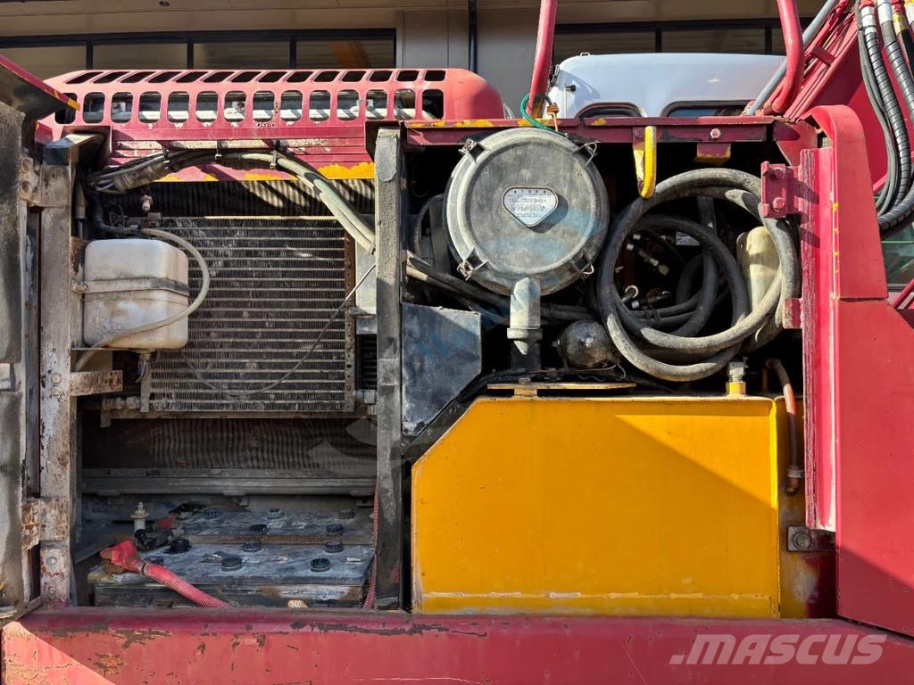 Kato HD 823 MR 3 LC Εκσκαφείς με ερπύστριες
