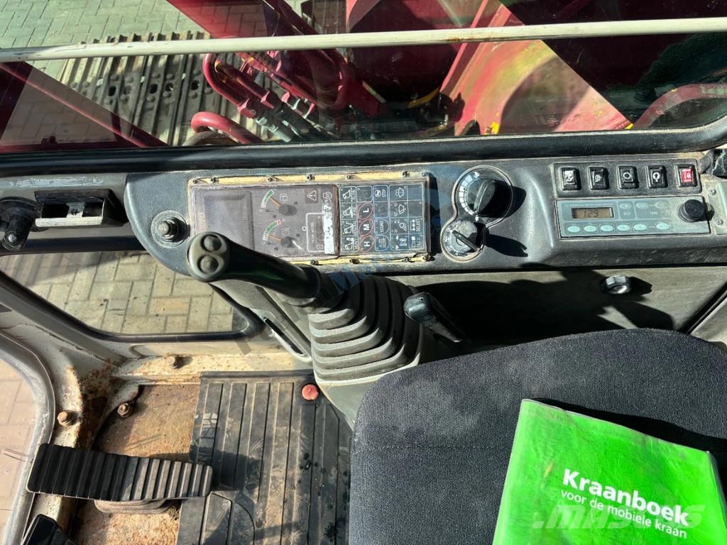 Kato HD 823 MR 3 LC Εκσκαφείς με ερπύστριες