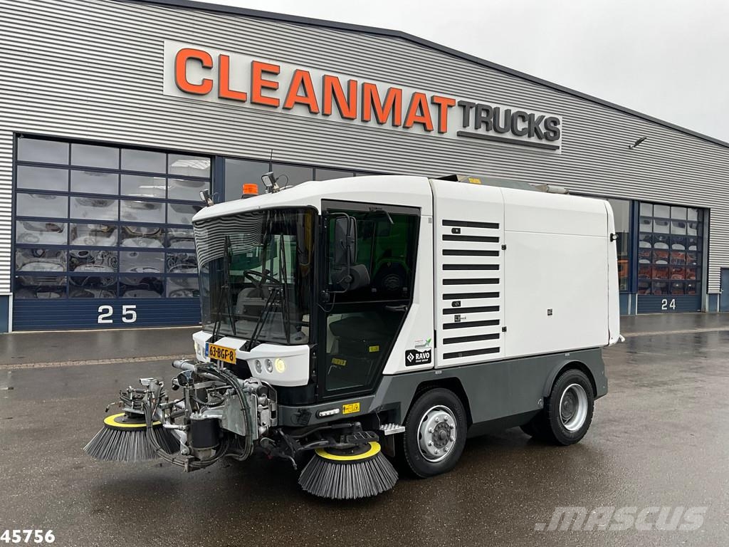 Ravo 580 with 3-rd brush Kehrmaschine