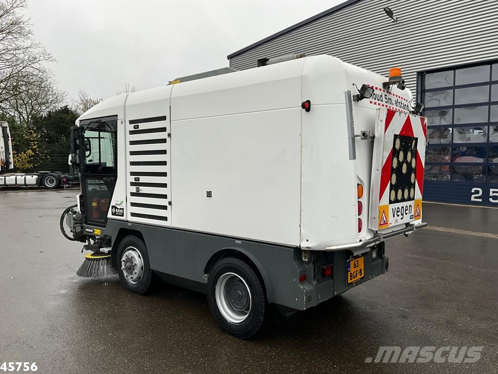 Ravo 580 with 3-rd brush Kehrmaschine