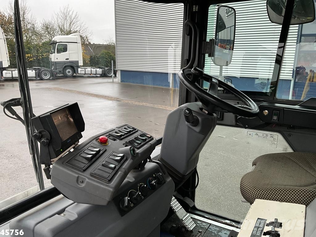 Ravo 580 with 3-rd brush Kehrmaschine