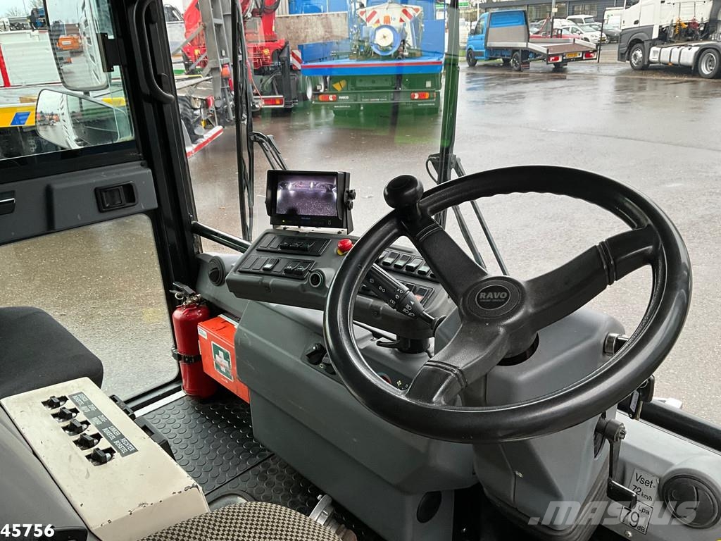 Ravo 580 with 3-rd brush Kehrmaschine