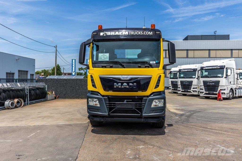 MAN TGS 49.400 10X4-6 BB Camiones con chasís y cabina