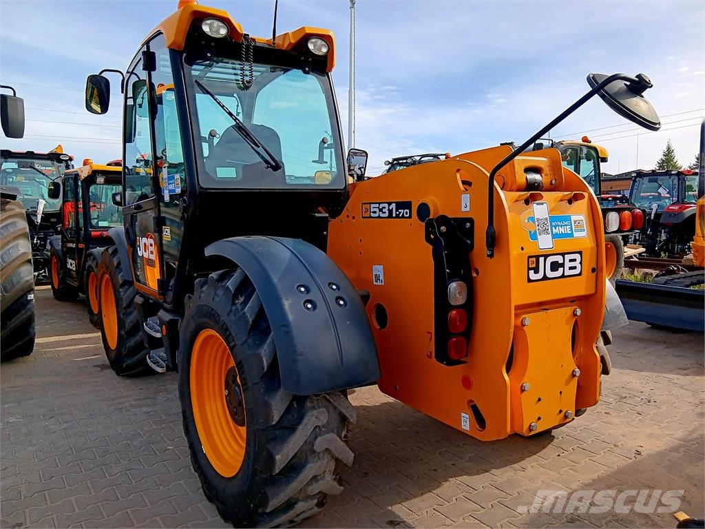 JCB 531-70 مناولات متداخلة
