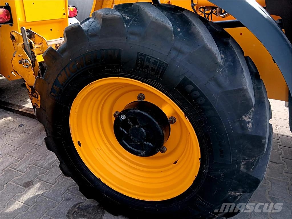 JCB 531-70 مناولات متداخلة