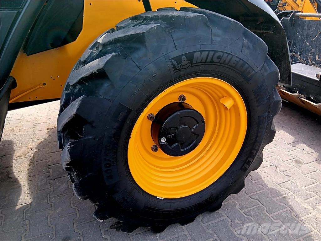 JCB 531-70 مناولات متداخلة