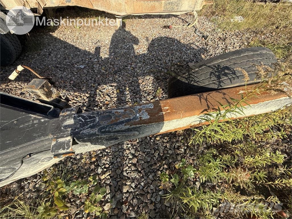 Istrail TN144 Sora- ja kippiperävaunut