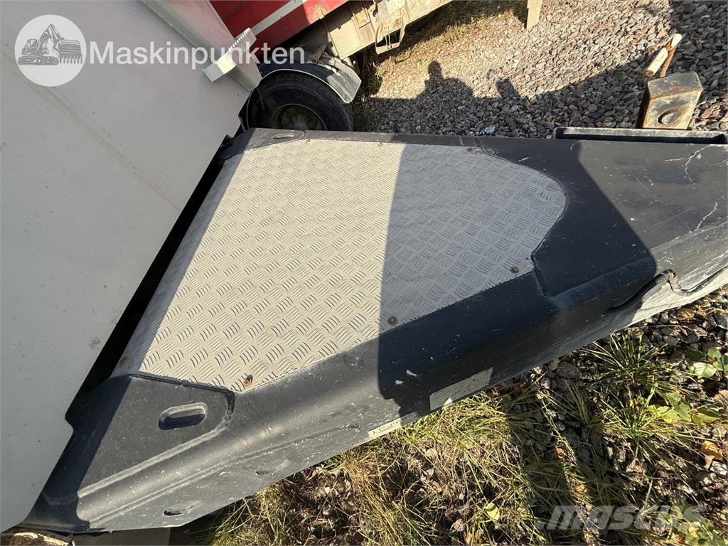 Istrail TN144 Sora- ja kippiperävaunut