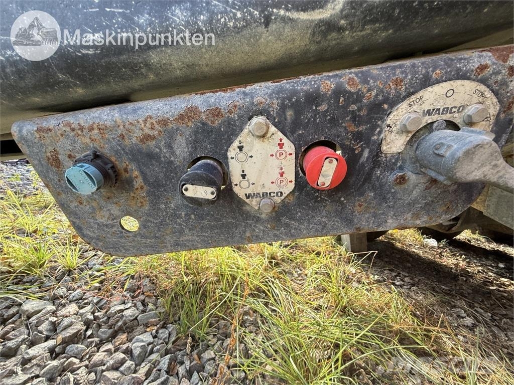 Istrail TN144 Sora- ja kippiperävaunut