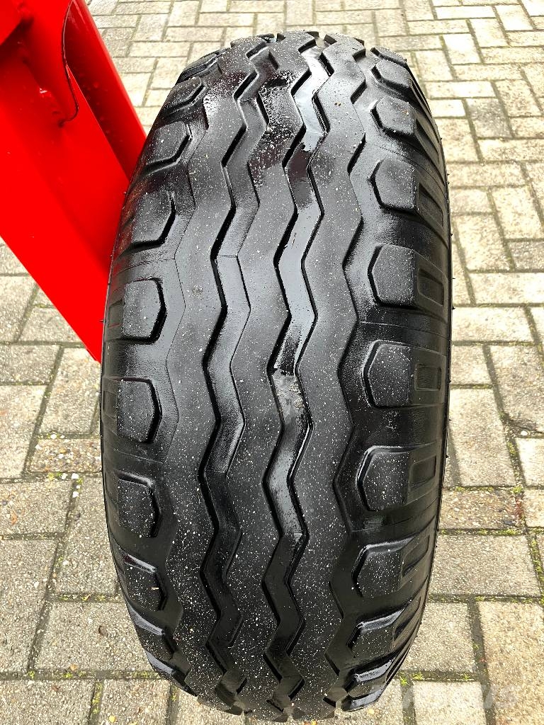 Lely 815 cd vario Рядковые косилки