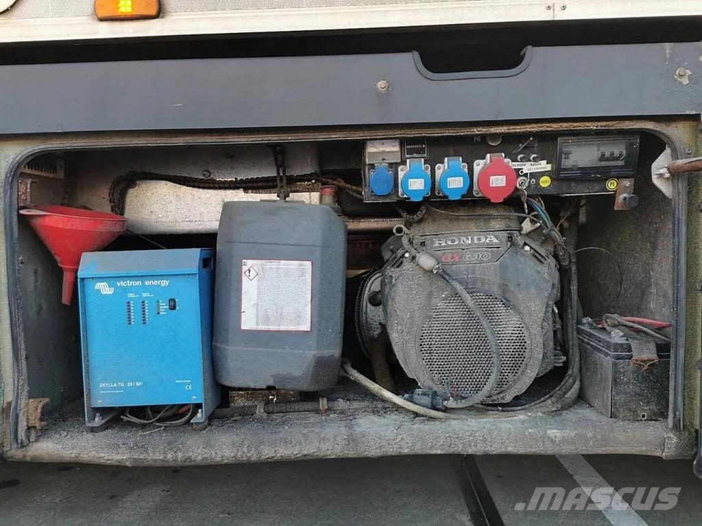 Berdex NO BERDEX HMK 4 stock livestock trailer SPF Naczepy do transportu zwierząt