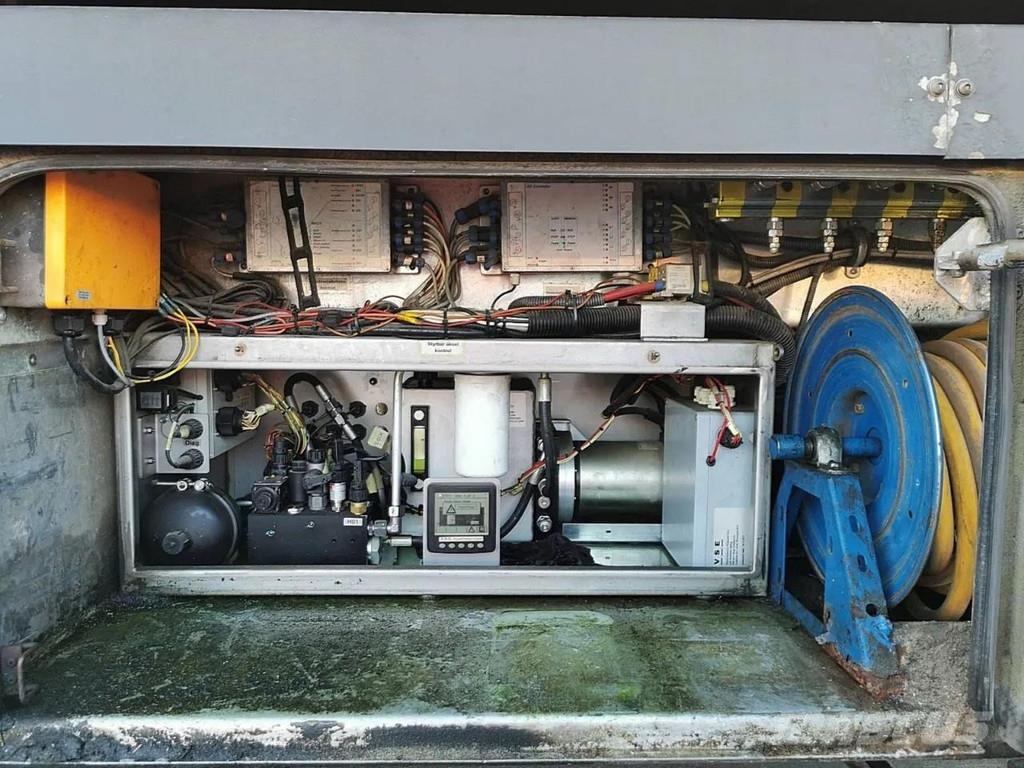 Berdex NO BERDEX HMK 4 stock livestock trailer SPF Naczepy do transportu zwierząt