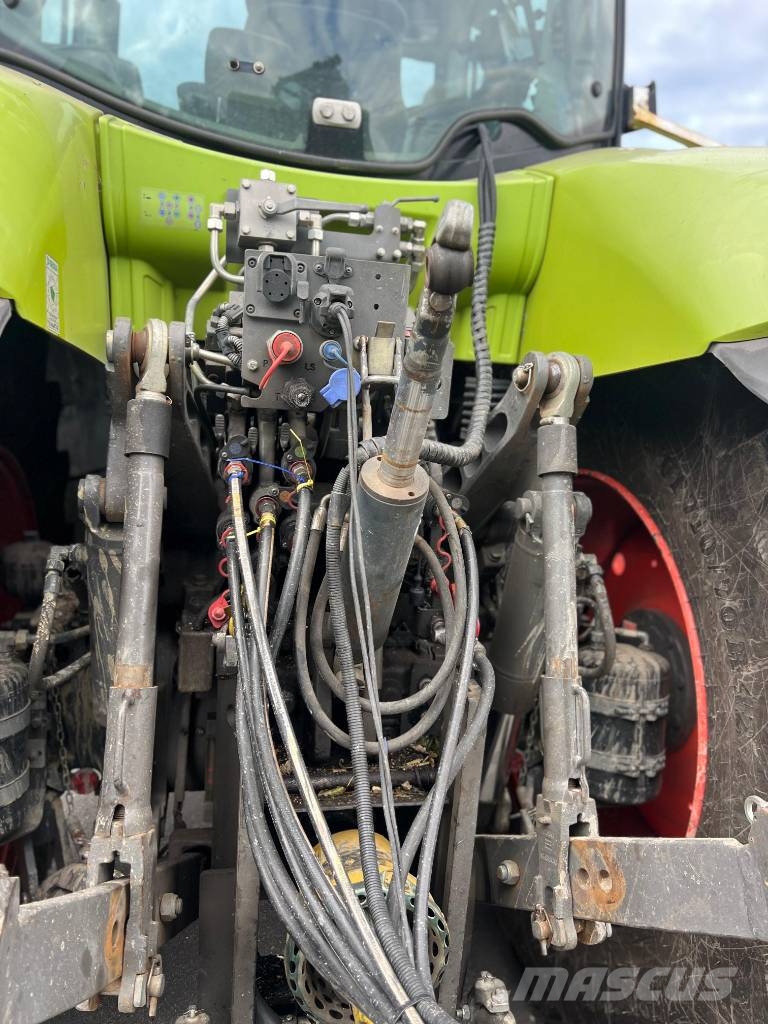 CLAAS Axion 830 Cmatic Трактори