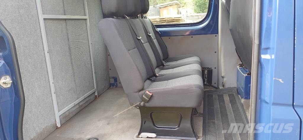 Volkswagen Crafter Achleitner 4x4 mixto 6 person 4motion شاحنة مقفلة