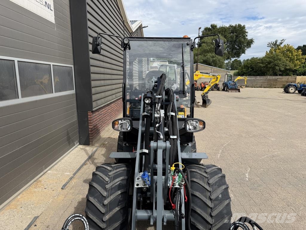 GiANT G2700 HD+ minishovel NIEUW agri uitvoering لوادر بعجل