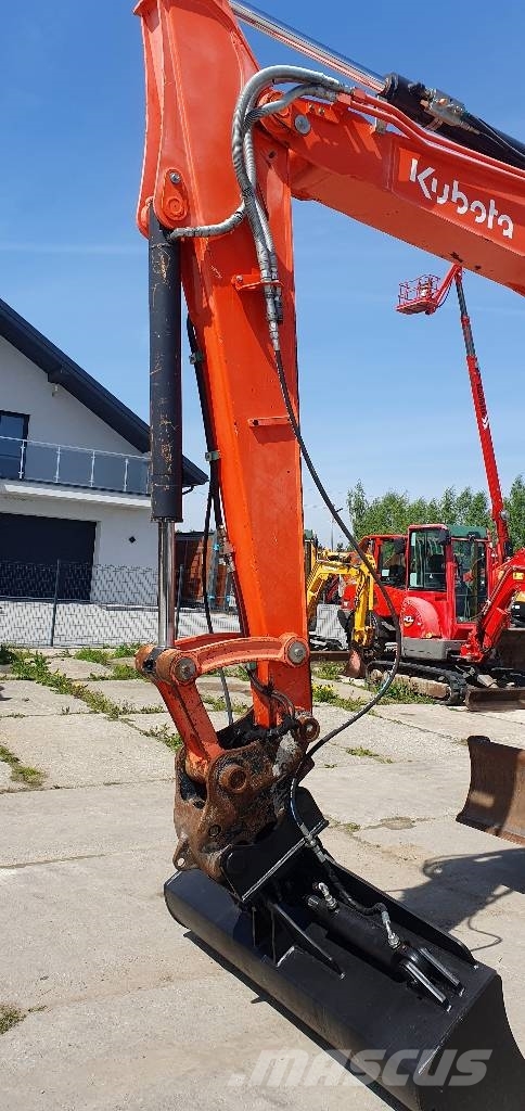 Kubota KX 080-4 中型挖掘机