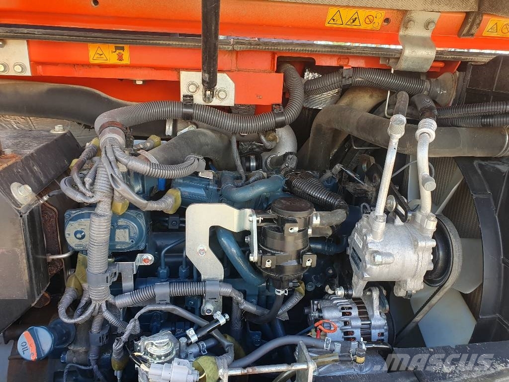 Kubota KX 080-4 中型挖掘机