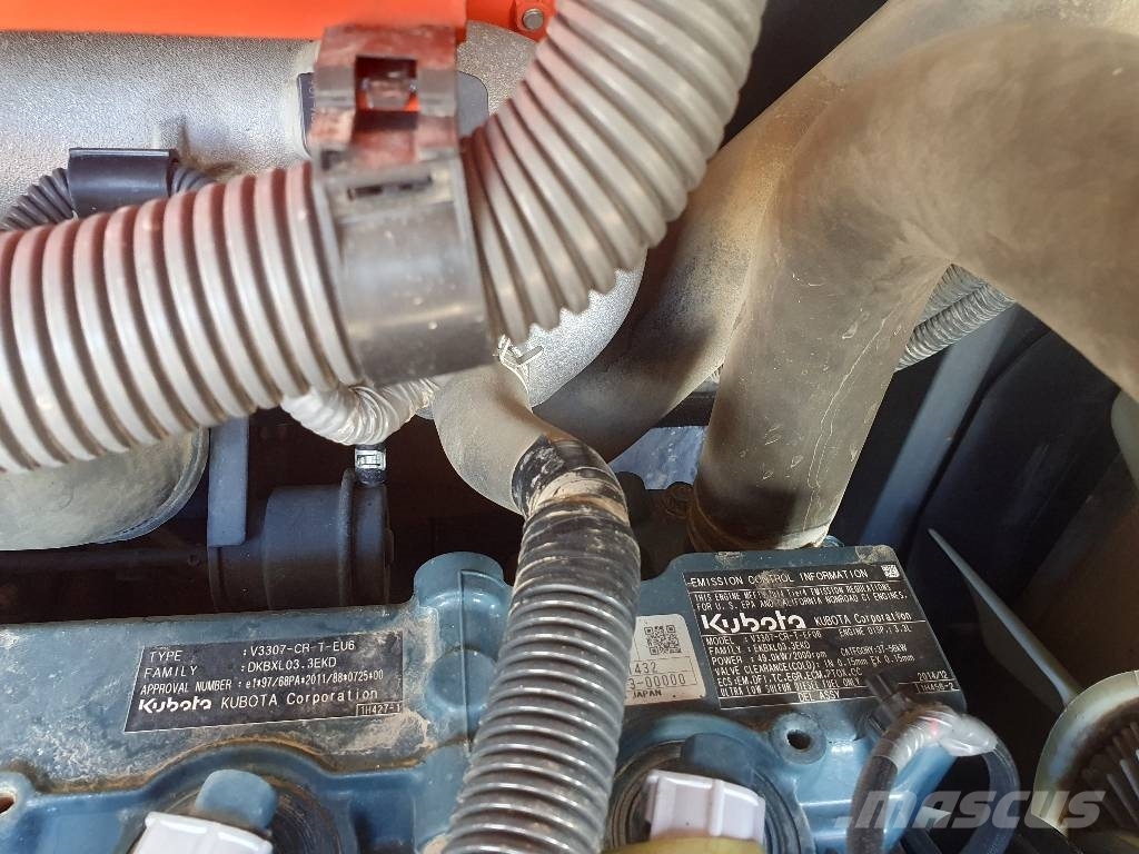 Kubota KX 080-4 中型挖掘机