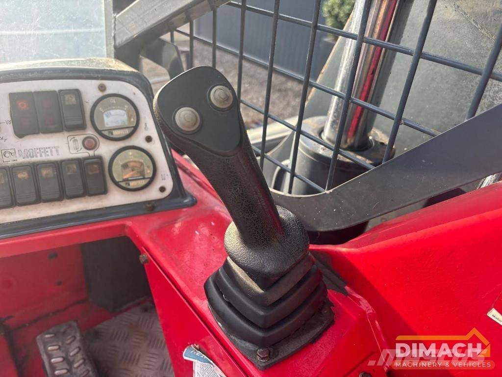 Moffet M10 25.4 telescopic boom - CE - Kubota engi Kravas mašīnām piestiprināmie pacēlāji