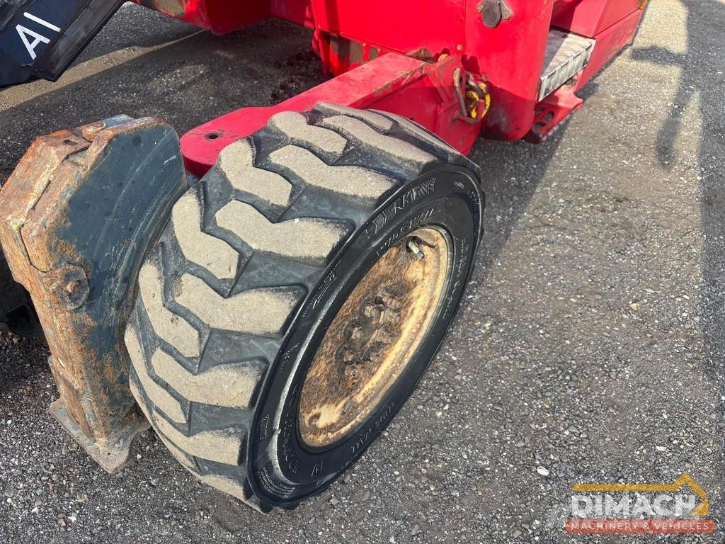 Moffet M10 25.4 telescopic boom - CE - Kubota engi Kravas mašīnām piestiprināmie pacēlāji
