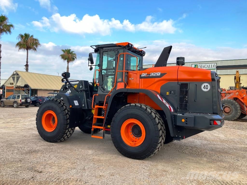 Develon DL 320-7 Колесни товарачи