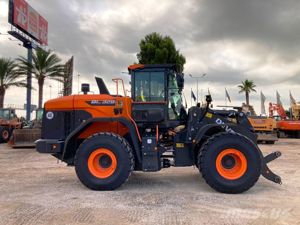 Develon DL 320-7 Колесни товарачи