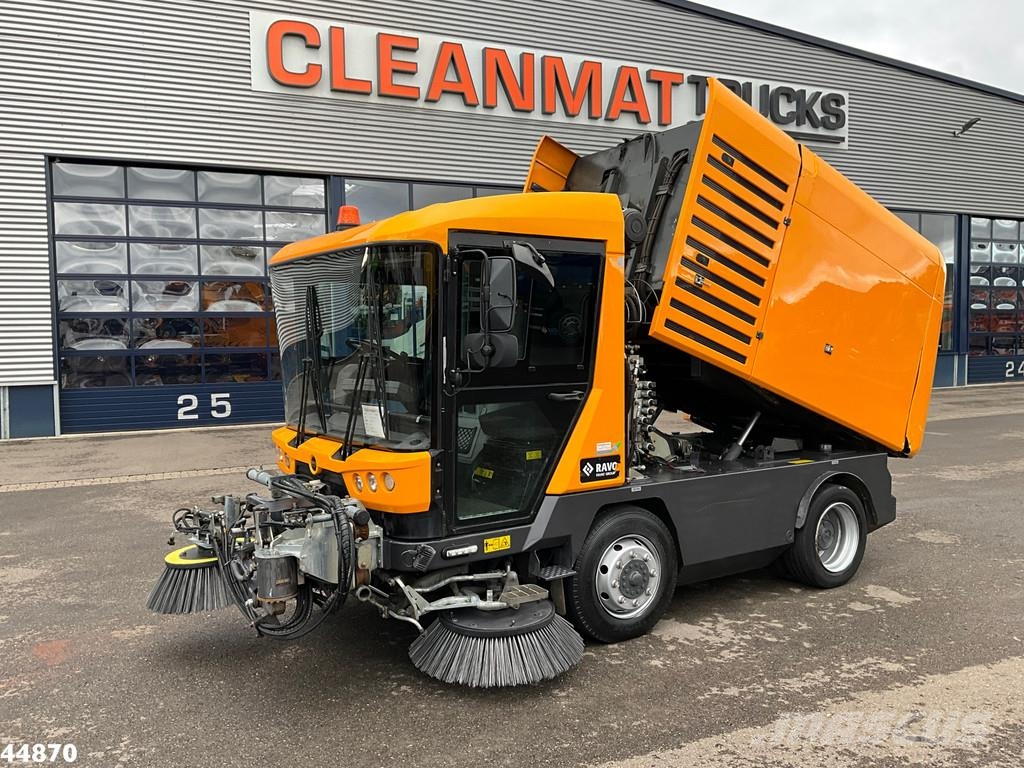 Ravo 540 with 3-rd brush Sweeper trucks