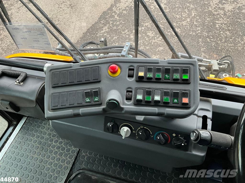 Ravo 540 with 3-rd brush Sweeper trucks