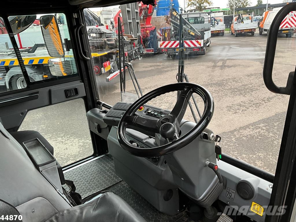 Ravo 540 with 3-rd brush Sweeper trucks