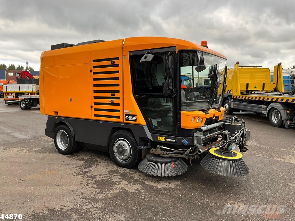 Ravo 540 with 3-rd brush Sweeper trucks