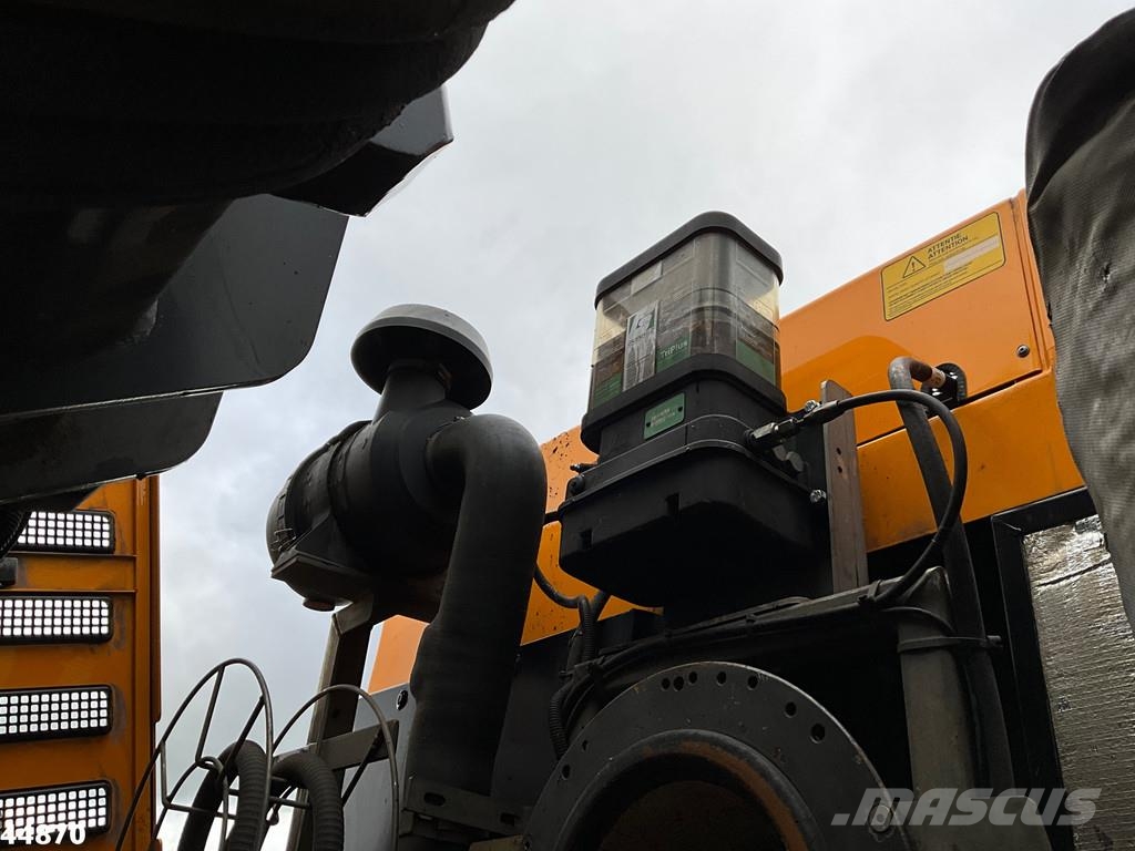 Ravo 540 with 3-rd brush Sweeper trucks