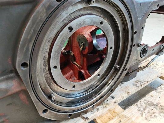 CLAAS Ares 657 differential case Rama i zawieszenie