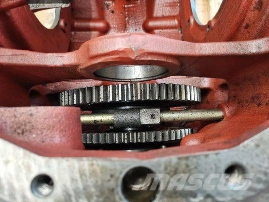 CLAAS Ares 657 differential case Rama i zawieszenie