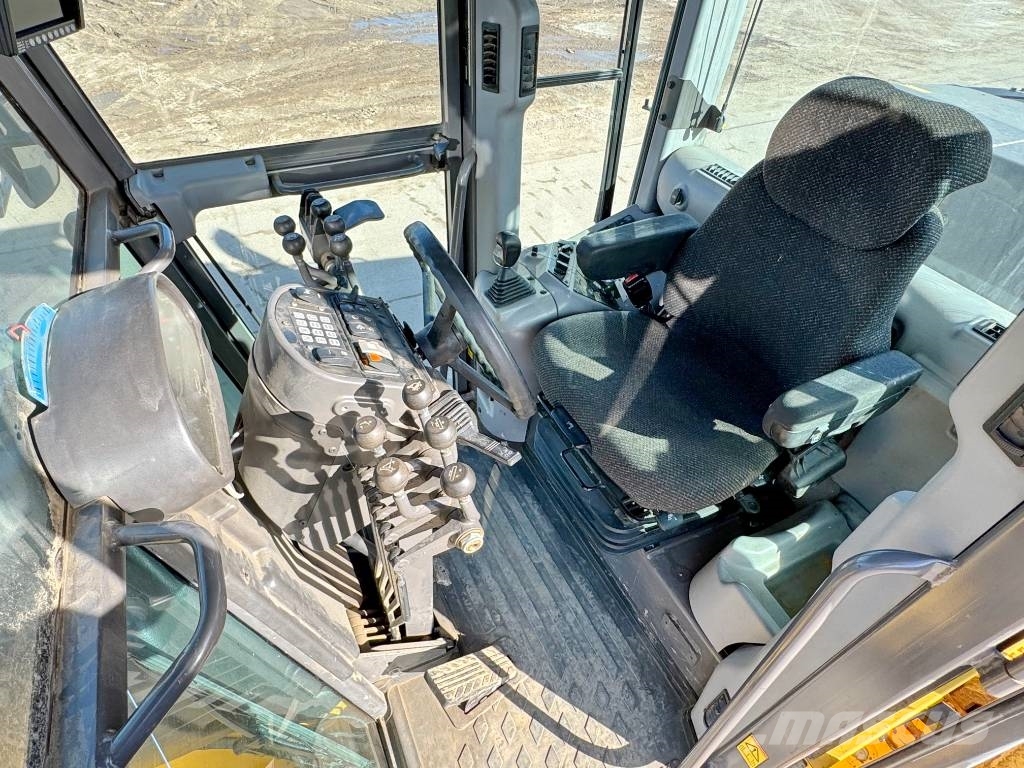 Volvo G960B - 4.90 Meter Blade / Backup Camera Grader