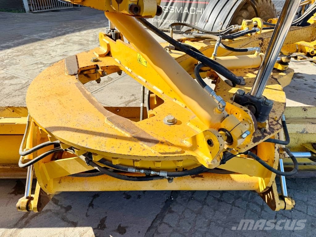 Volvo G960B - 4.90 Meter Blade / Backup Camera Grader