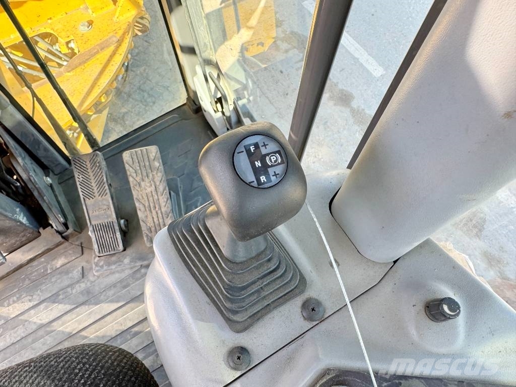Volvo G960B - 4.90 Meter Blade / Backup Camera Grader