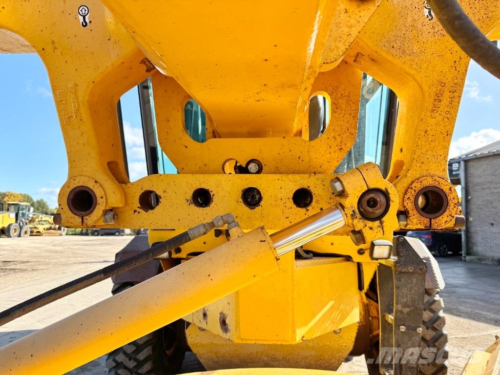 Volvo G960B - 4.90 Meter Blade / Backup Camera Grader