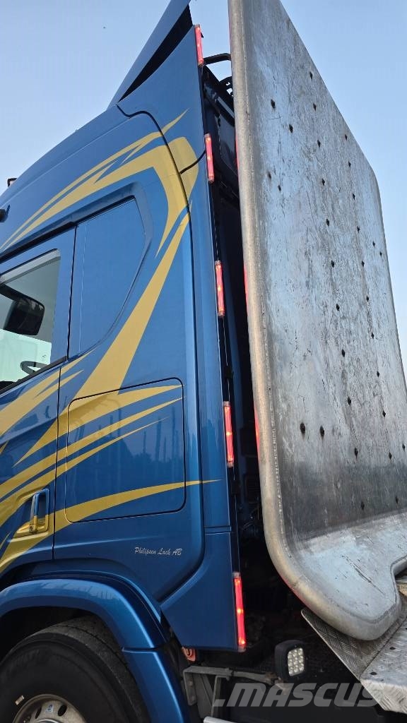 Scania R 650 شاحنات أشجار