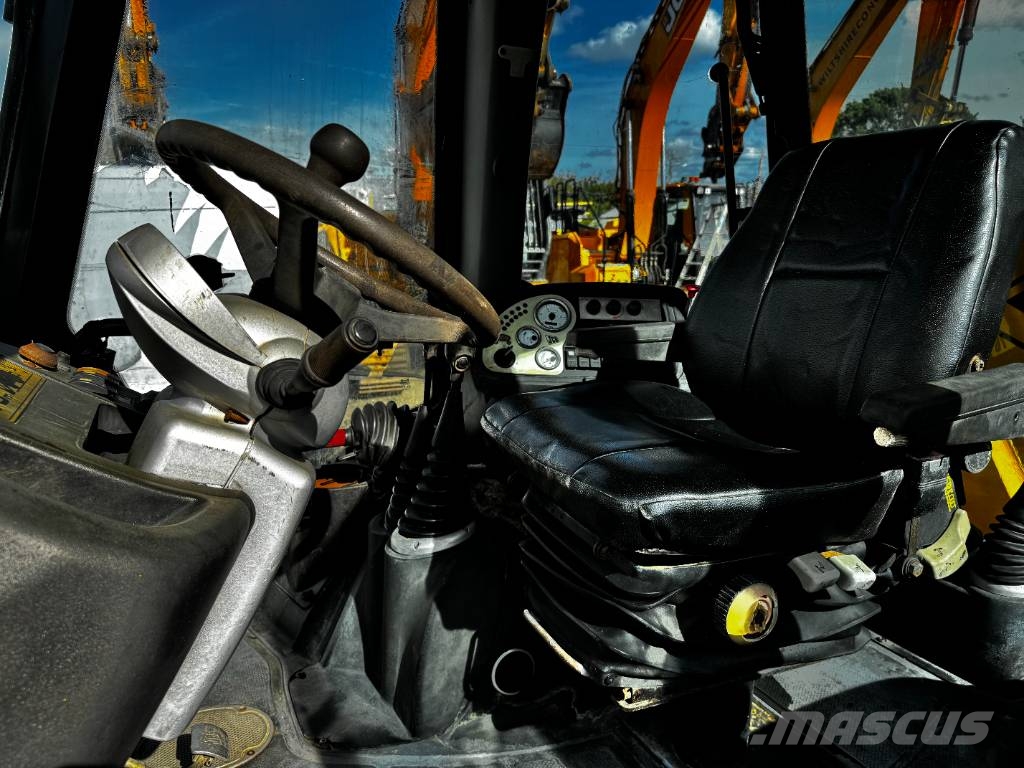 JCB 3 CX Backhoe loaders