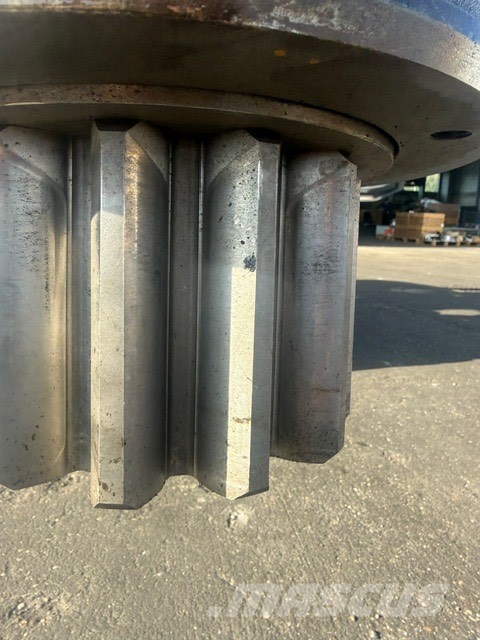 Liebherr SAT325/204 z 954 used swing gears Трансмиссии и КПП