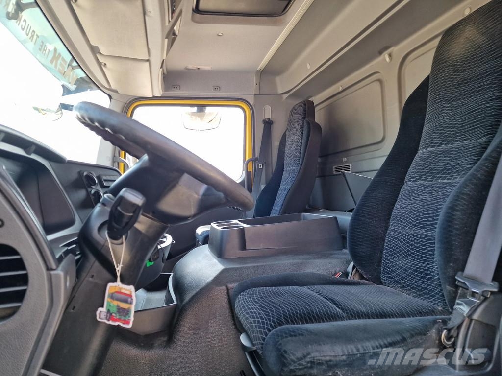 Mercedes-Benz Atego 1223 4x2 Box with sidedoors - Loadlift - Eur Caminhões baú