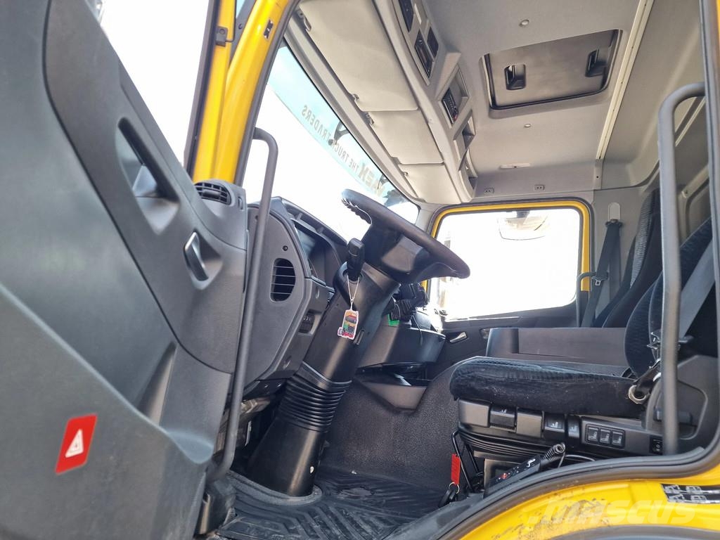 Mercedes-Benz Atego 1223 4x2 Box with sidedoors - Loadlift - Eur Caminhões baú