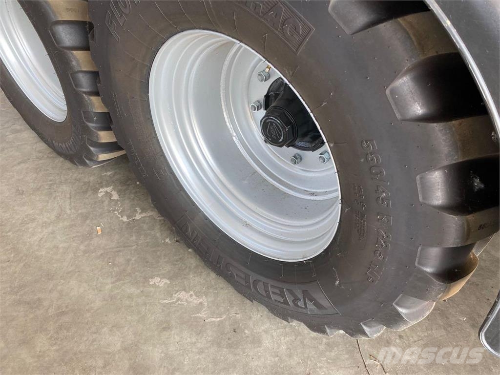 Case IH RB 545 Silage Pack Πρέσες κυλινδρικών δεμάτων