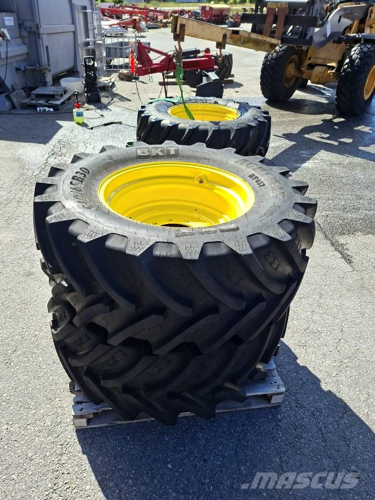 John Deere rengassarja 710/70R38+540/65R30 الإطارات والعجلات والحافات