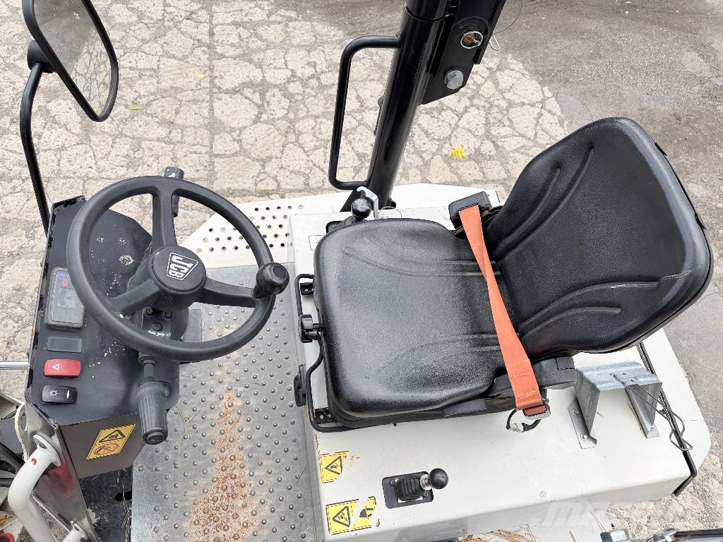 JCB 3STH 2S5 3 ton swivel dumper Site dumpers