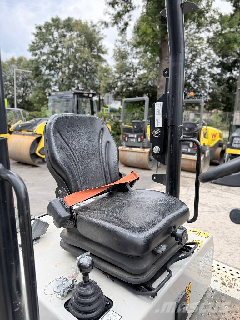 JCB 3STH 2S5 3 ton swivel dumper Site dumpers