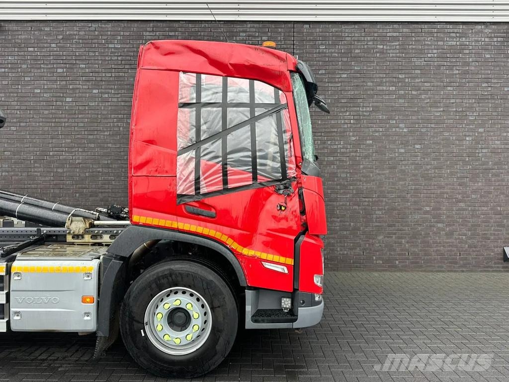 Volvo FM 430 6X2 + SCHADE/DAMAGE/UNFALL/HAAKARMSYSTEEM/A شاحنات الرافعات الخطافية